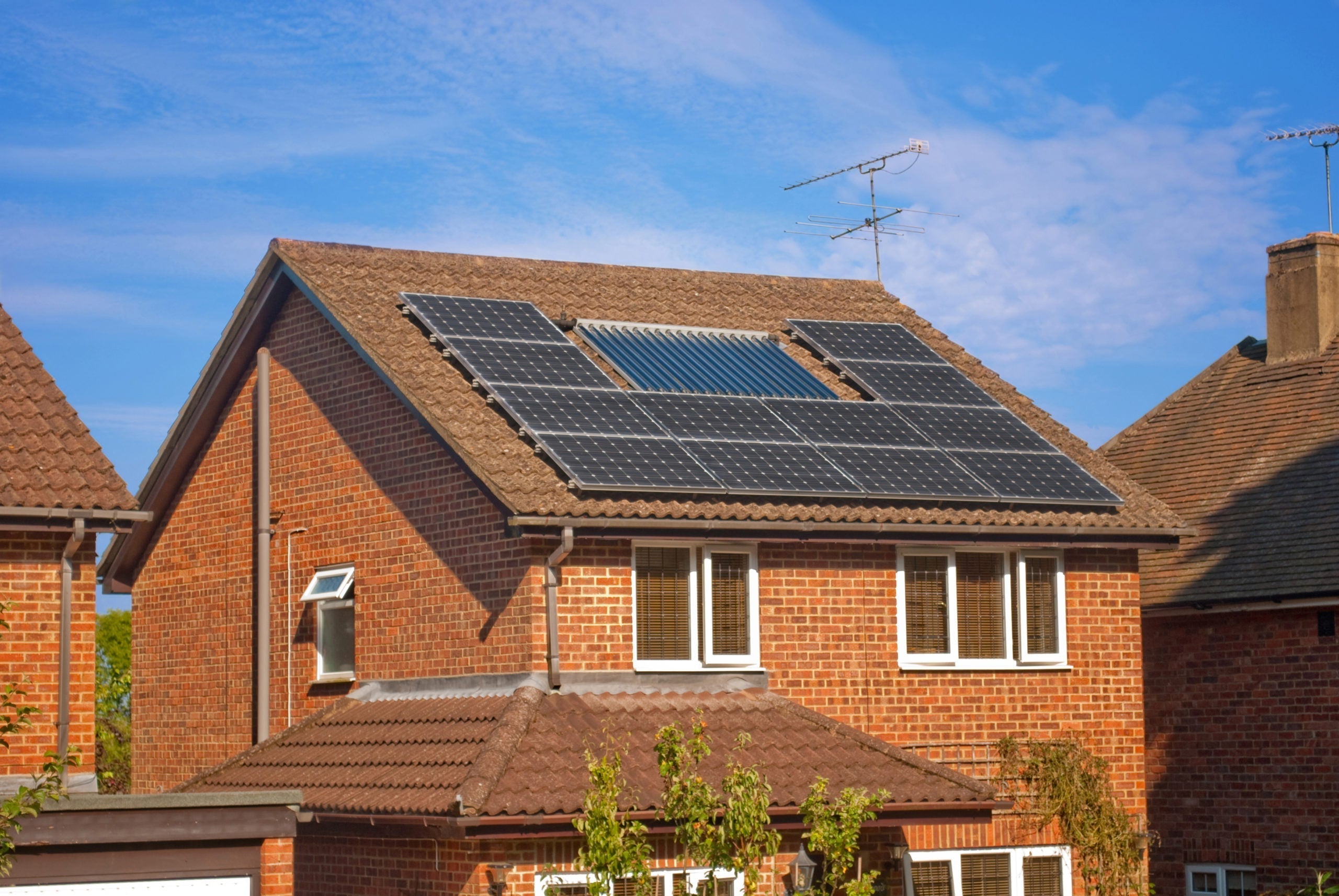100% renewable energy coverage for new buildings by 2030-New EU buildings proposal would accelerate solar installations - ECO-WORTHY